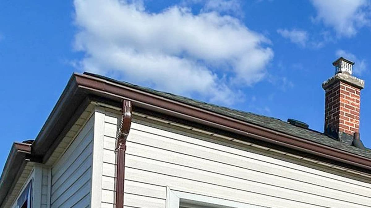 Eavestrough / Gutters